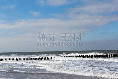 东堡海滩涨潮