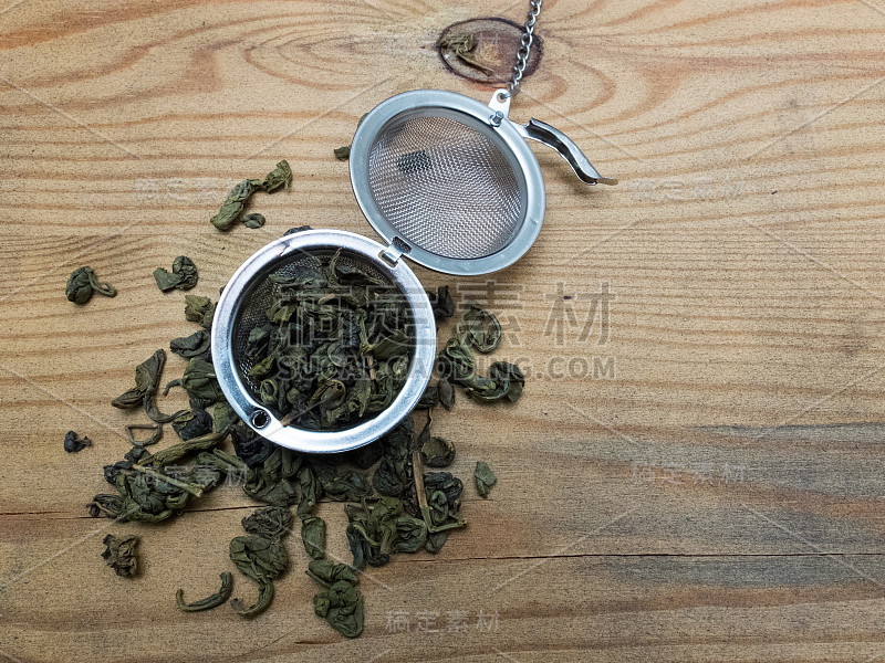 干茶叶和滤茶器