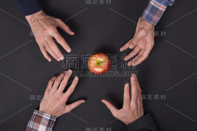 手和苹果