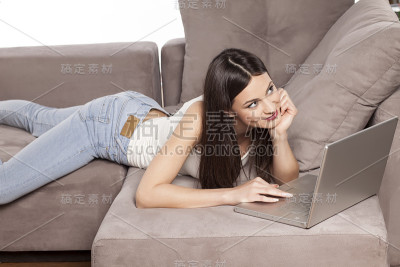 快乐的女孩