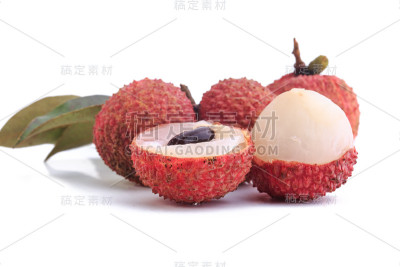 切荔枝孤立在白色