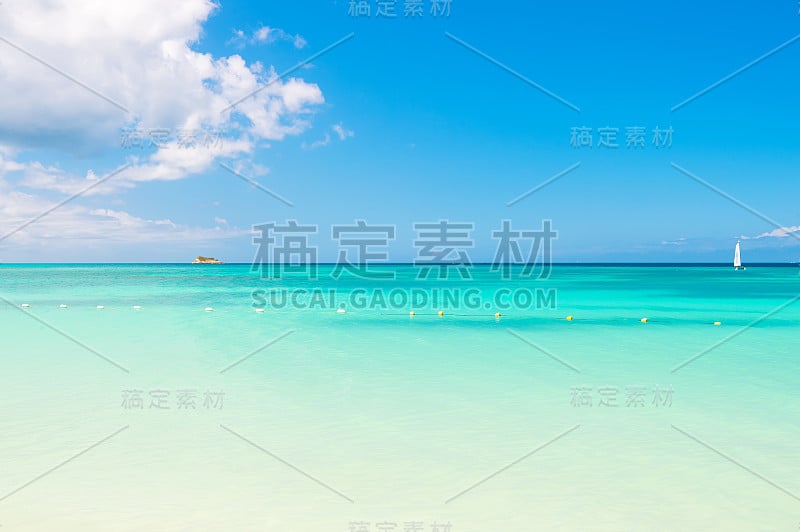 安提瓜岛，阳光明媚的海景