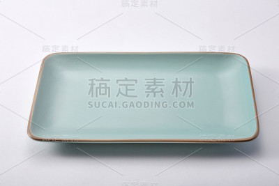 蓝绿色陶瓷板在白色的背景