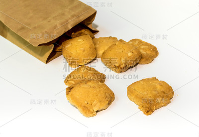 饼干装在纸袋里