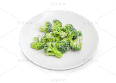 白色背景上的冰冻花椰菜
