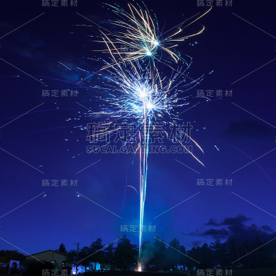 蓝色的五彩缤纷的焰火