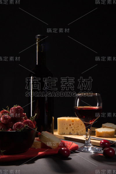 酒和草莓