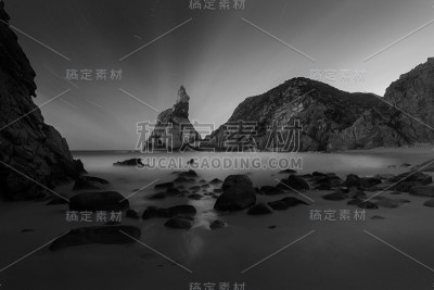 小熊海滩:黑色和白色