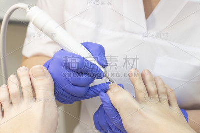 治疗修脚。足部专家做硬件足疗。去足科看病。足部水疗。Podiatria诊所。
