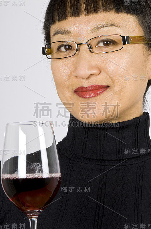 亚洲女性品酒师