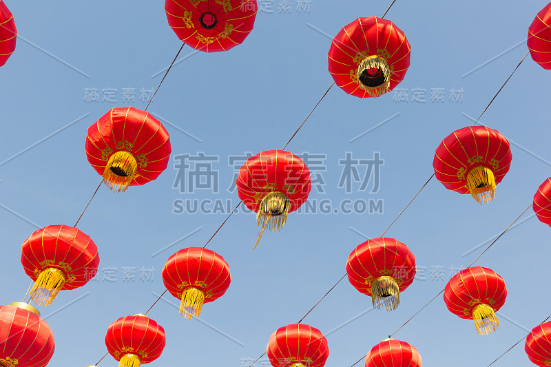 中国灯笼高高挂，庆祝新年