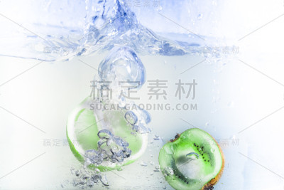 水果在水中