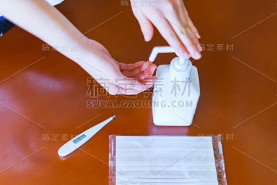 酒精瓶喷雾剂、口罩和防病毒温度计