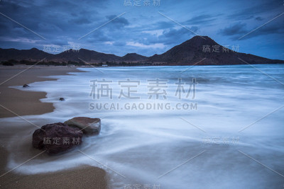 热那亚海滩和大海