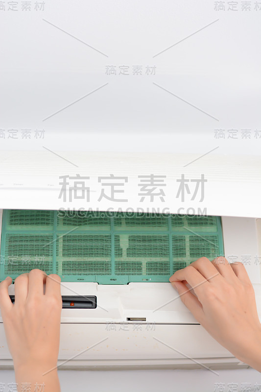更换空调过滤网，清除灰尘，防止细菌滋生