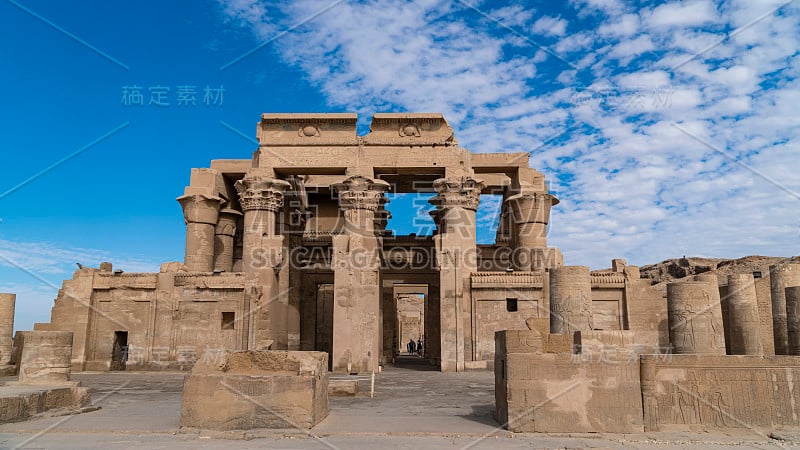 Kom Ombo神庙。Kom Ombo是埃及的一个农业城镇，以Kom Ombo神庙而闻名。它最初是一