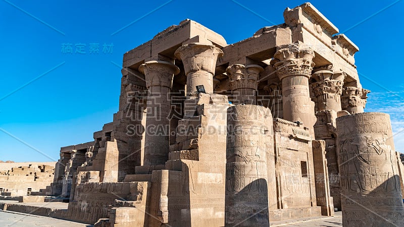 Kom Ombo神庙。Kom Ombo是埃及的一个农业城镇，以Kom Ombo神庙而闻名。它最初是一