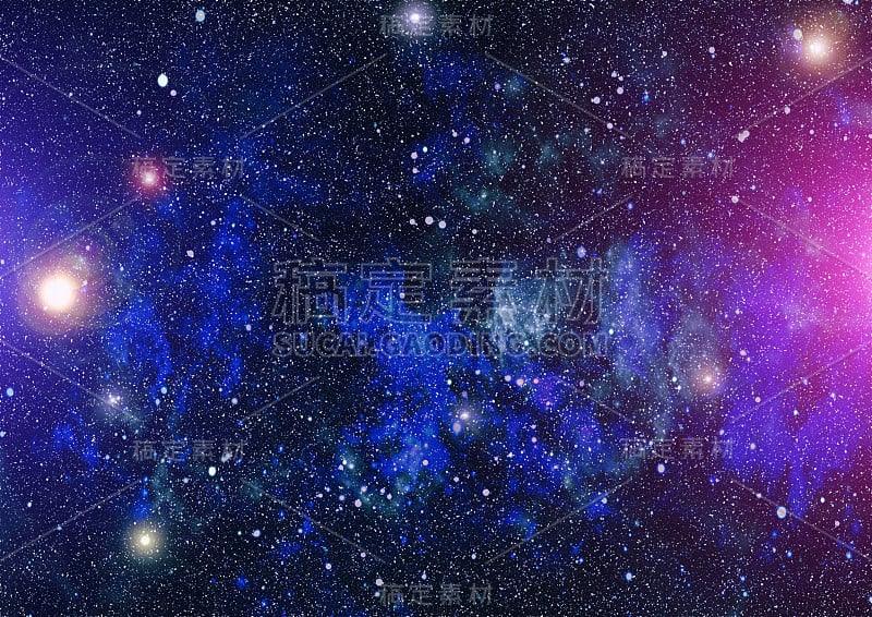 纵览深空全景。满是星星的黑暗夜空。外太空中的星云