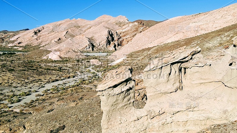 加州红岩峡谷州立公园的粉色凝灰岩