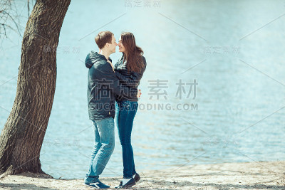 河边的爱情故事