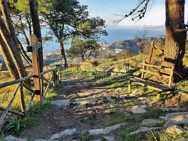 条款-通往科斯坦佐山的道路