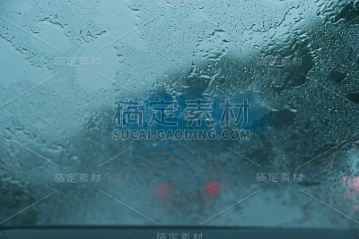 雨天的汽车挡风玻璃