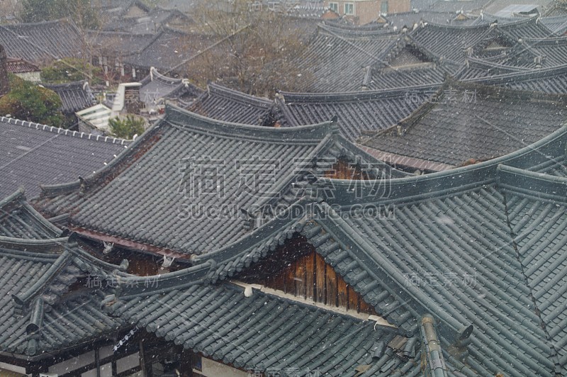 韩国韩屋村的雨天和雪天小镇景观