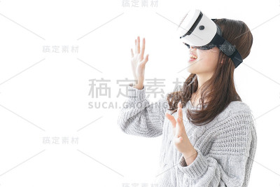 女人经历虚拟现实