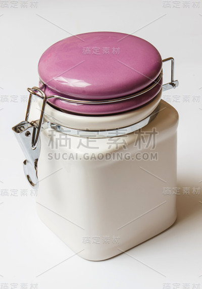 带盖的陶瓷容器
