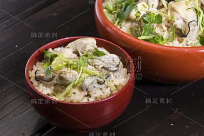 牡蛎煮好的米饭