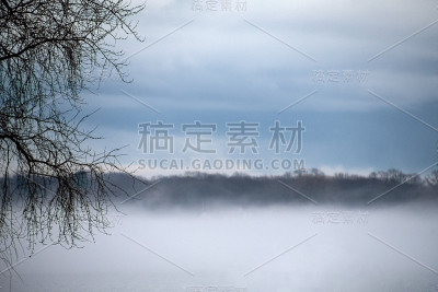 在密歇根湖上吹雪