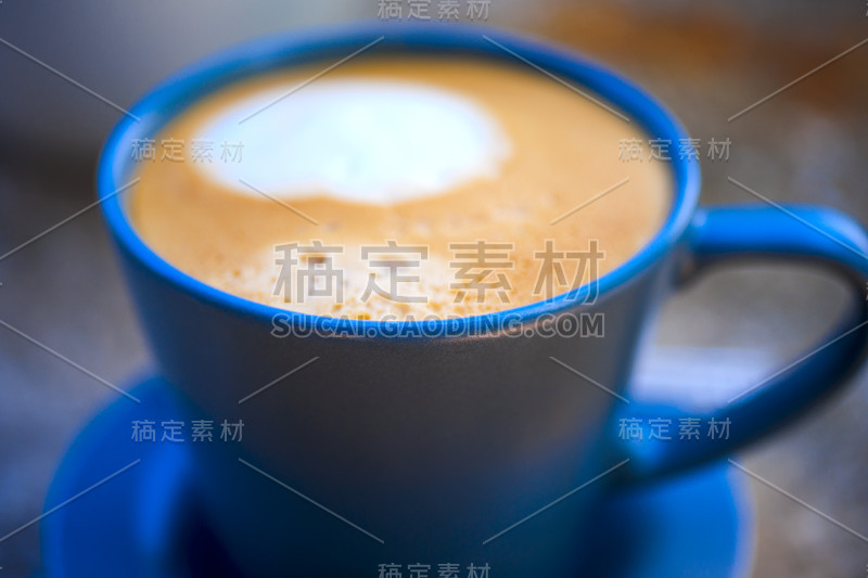 黑色背景上的咖啡构图