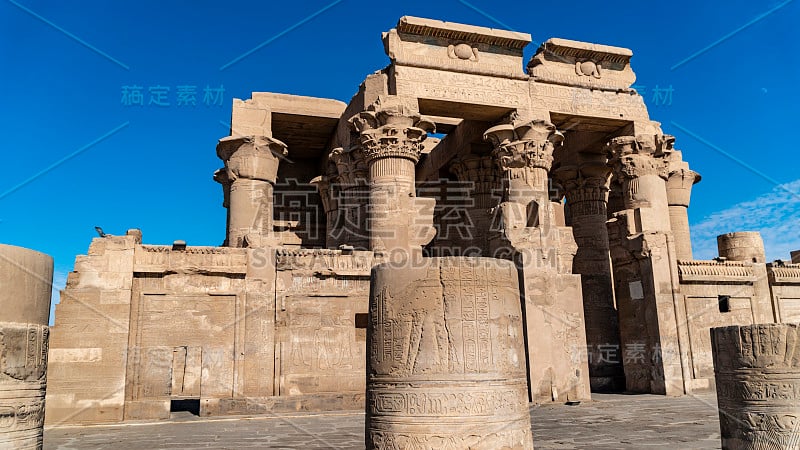 Kom Ombo神庙。Kom Ombo是埃及的一个农业城镇，以Kom Ombo神庙而闻名。它最初是一