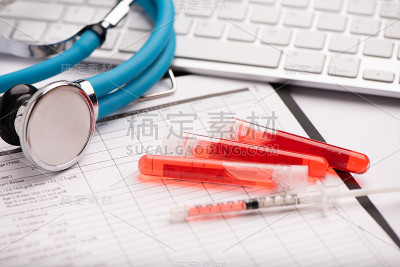 血液分析报告与薰衣草色血样采集管
