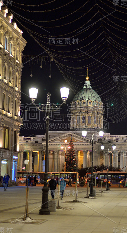 马来亚Konyushennaya街的夜景。