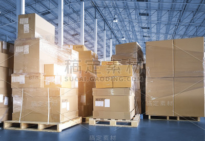 仓库托盘上堆放的包装箱。装运箱。货物出口-进口。发货仓库物流。
