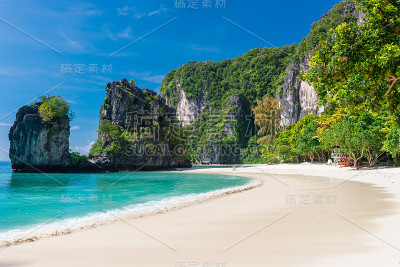 白沙沙滩，绿松石海，泰国香岛的美丽景色