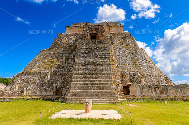 魔术师金字塔，中美洲阶梯金字塔，Uxmal，一个古典时期的古玛雅城市。联合国教科文组织世界遗产