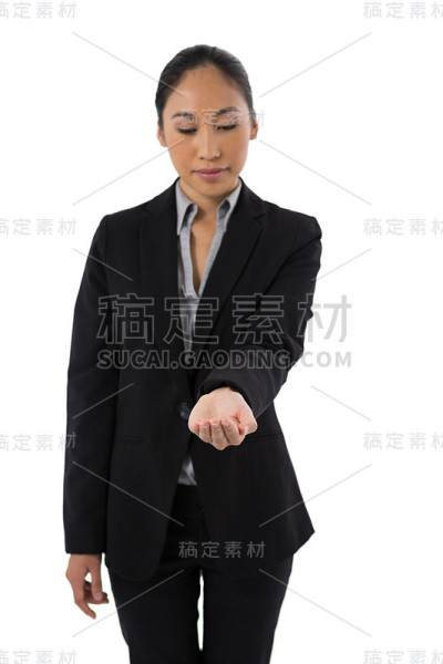 女性高管持有看不见的物体