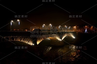桥上的夜光