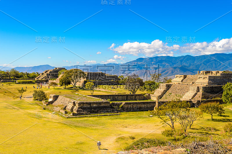 北平台的建筑，蒙特阿尔班，一个大的前哥伦布时期的考古遗址，圣克鲁斯Xoxocotlan市，瓦哈卡州。