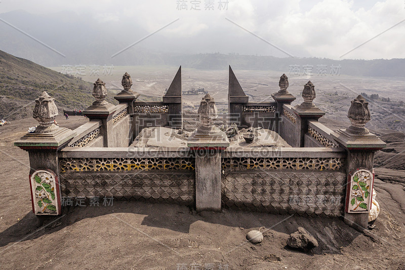 布罗莫火山，祭祀地点在布罗莫火山的入口处。Bromo Tengger Semeru国家公园，东爪哇，