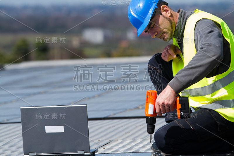 在建筑物的屋顶上安装光电板