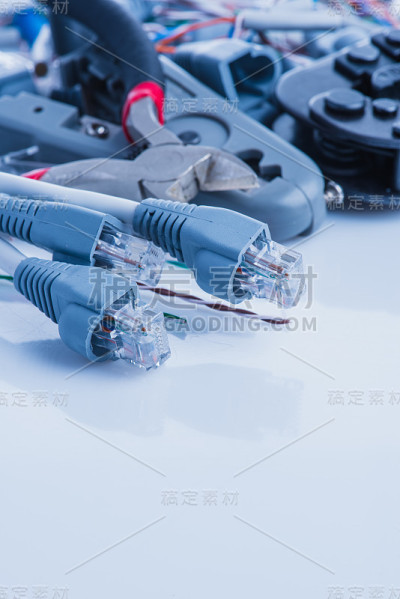 网络以太网跳线使用的工具和线缆
