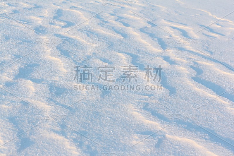 冬季河流表面的自然雪背景