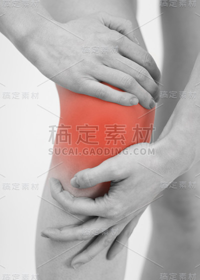 有个女人膝盖疼。