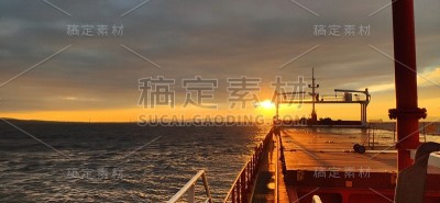 从船上看日落