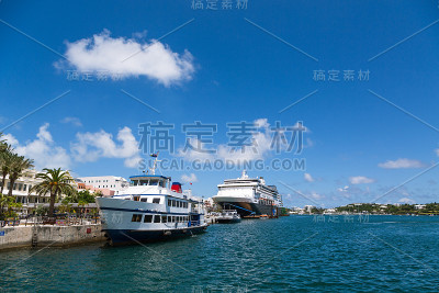 渡轮和游轮停靠在百慕大的汉密尔顿