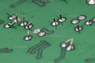 芯片绿色印刷电路板与图像接触。微距镜头