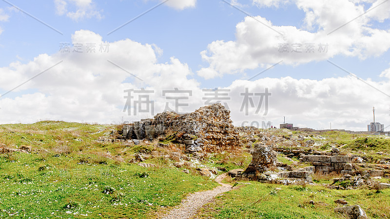 切尔松苏斯是一个古希腊殖民地，大约2500年前建立在克里米亚半岛的西南部，当时被称为陶里卡。这个殖民